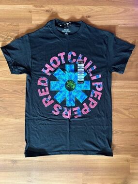 Hot Topic Black Red Hot Chili Peppers Starburst Cities Graphic Tee